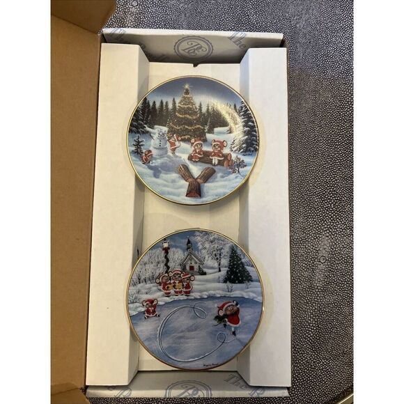 Pick set of 2 “A Merry Little Christmas” Mini-Plates - Picture 5 of 12